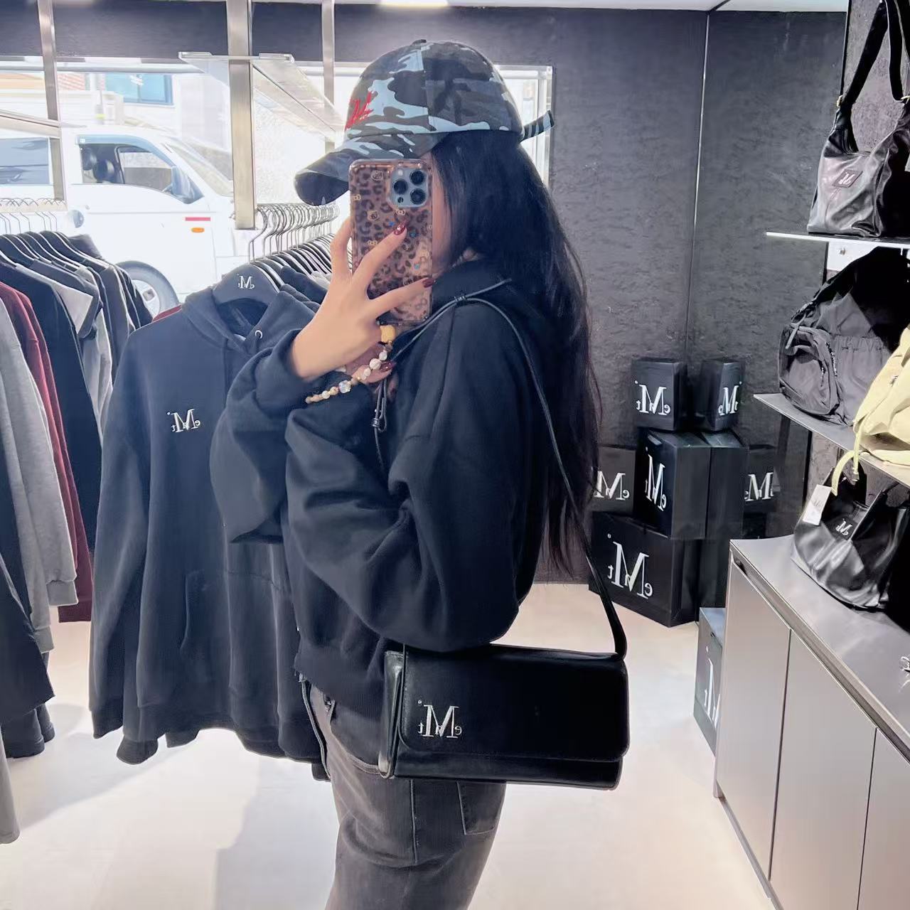 韓國 Mucent Banon Silver Square Shoulder Bag【MU094】