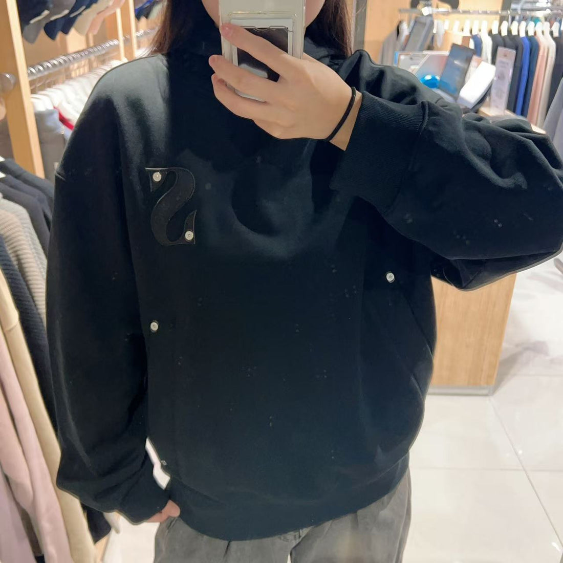 韓國 Satur Small Rivet Appliqué Pocket Logo Hoodie【SR146】