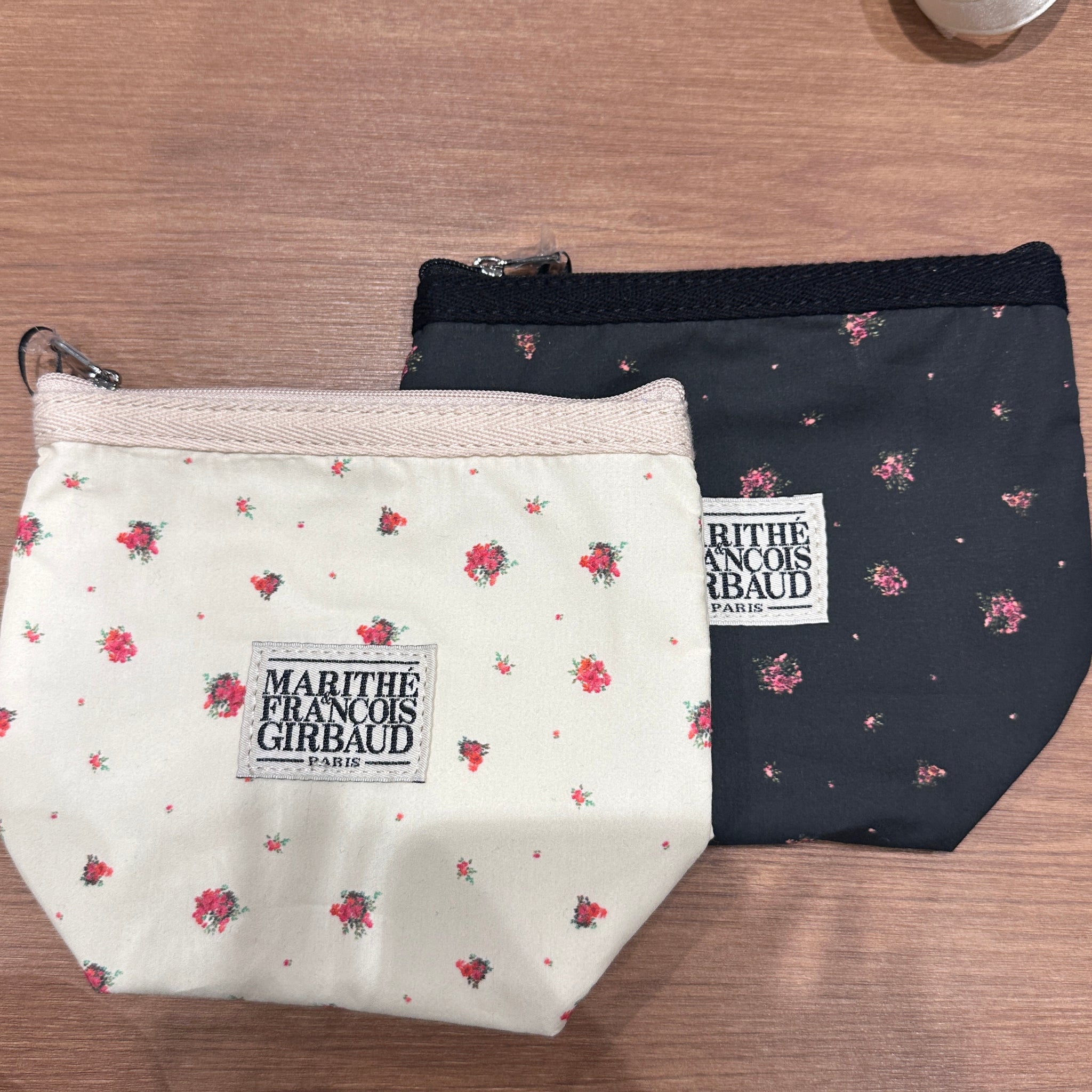韓國 Marithe Francois Girbaud LASSIC LOGO VINTAGE FLOWER POUCH 【MF317】 - STT Mall HK 靚太網購