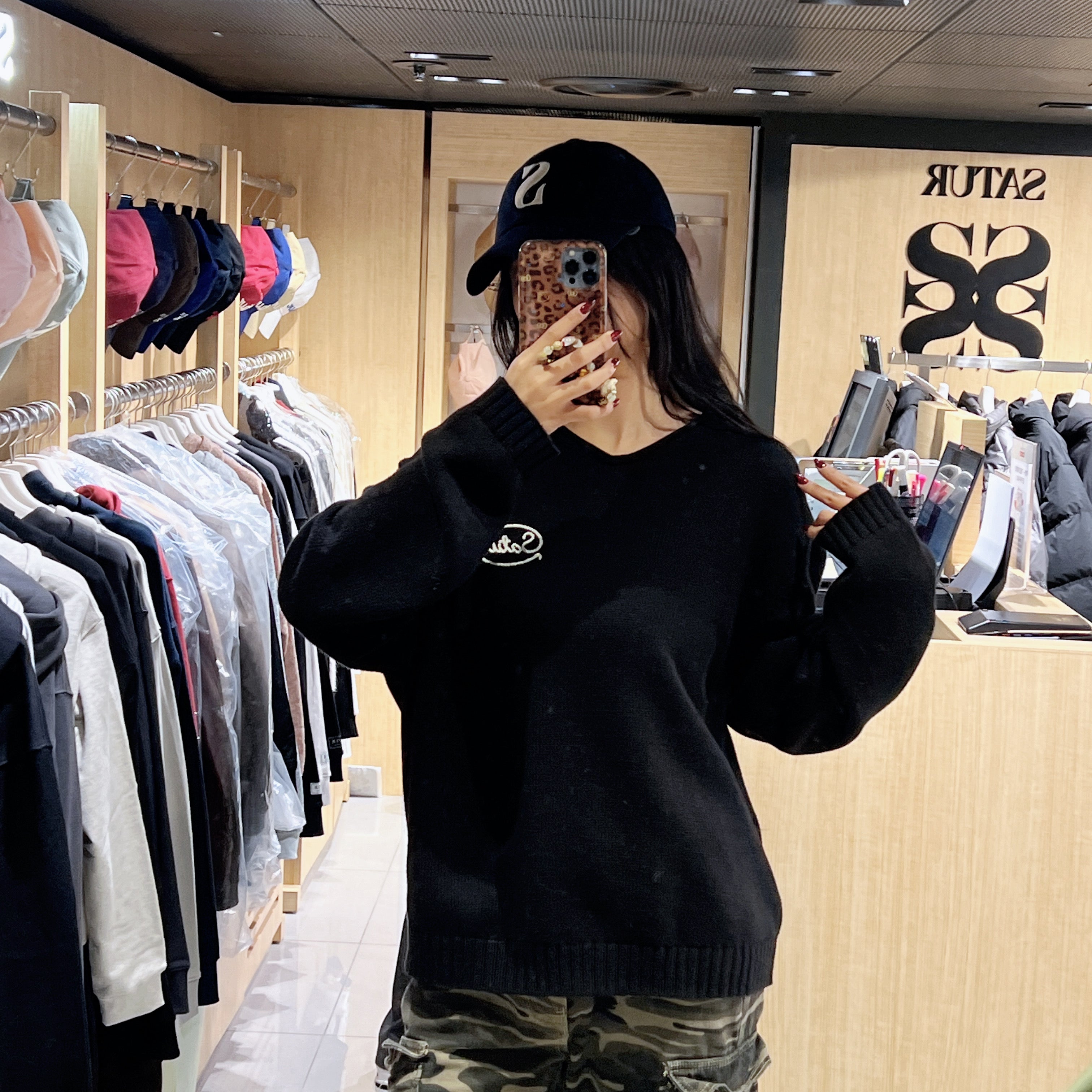 韓國 Satur Rope Logo Embroidered V-neck Knit【SR238】