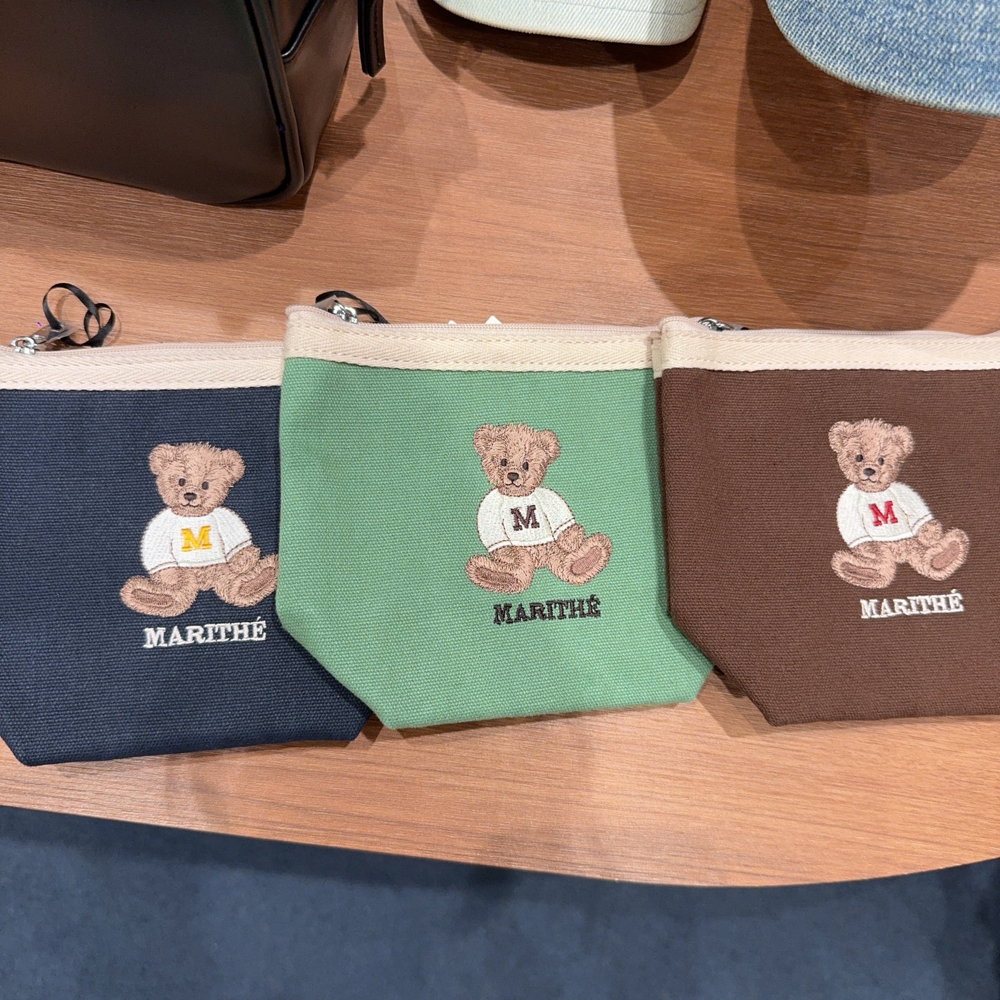 韓國 Marithe Francois Girbaud DOODLE BEAR POUCH【MF152】 - STT Mall HK 靚太網購