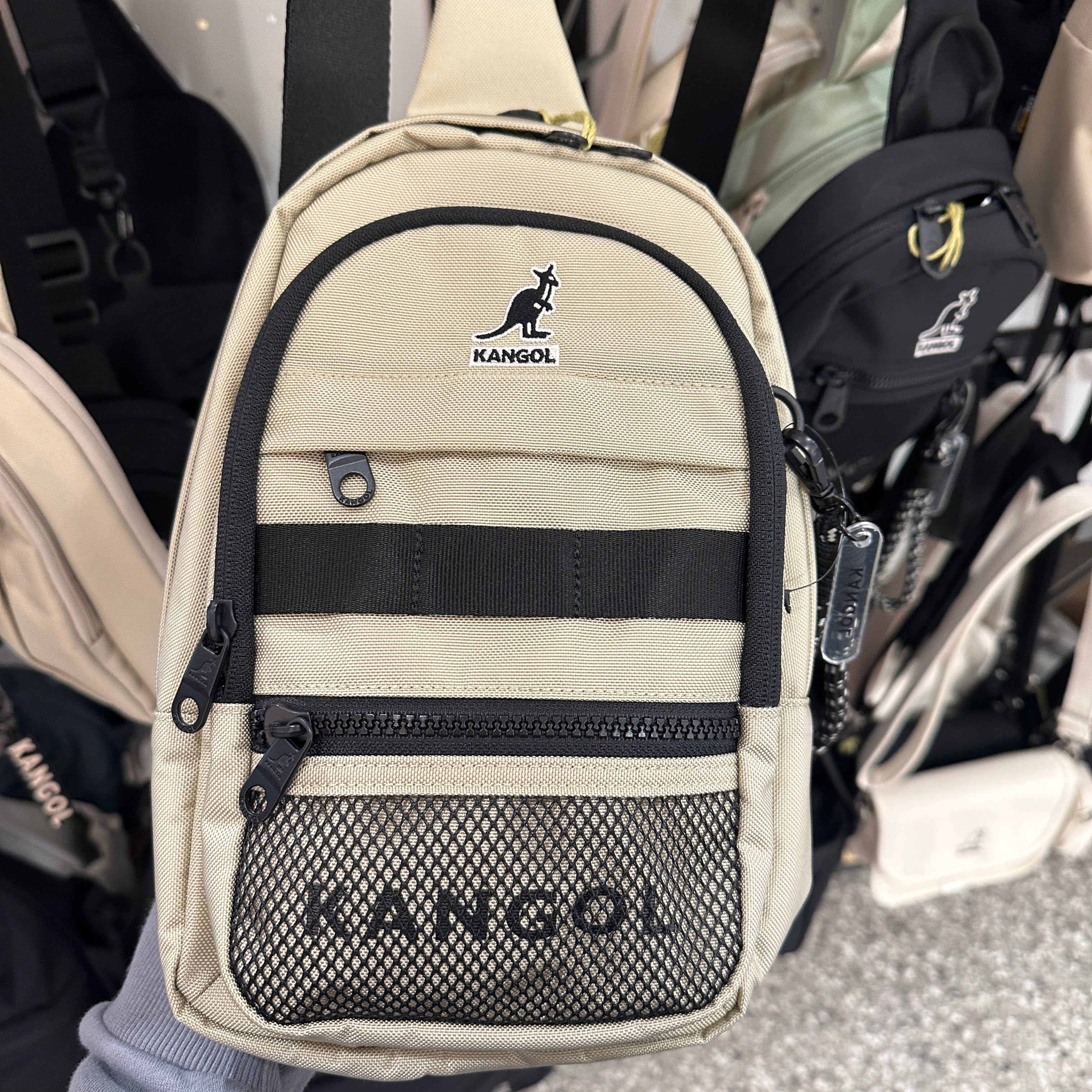 韓國 KANGOL Icon Quantum Sling Bag【KL156】