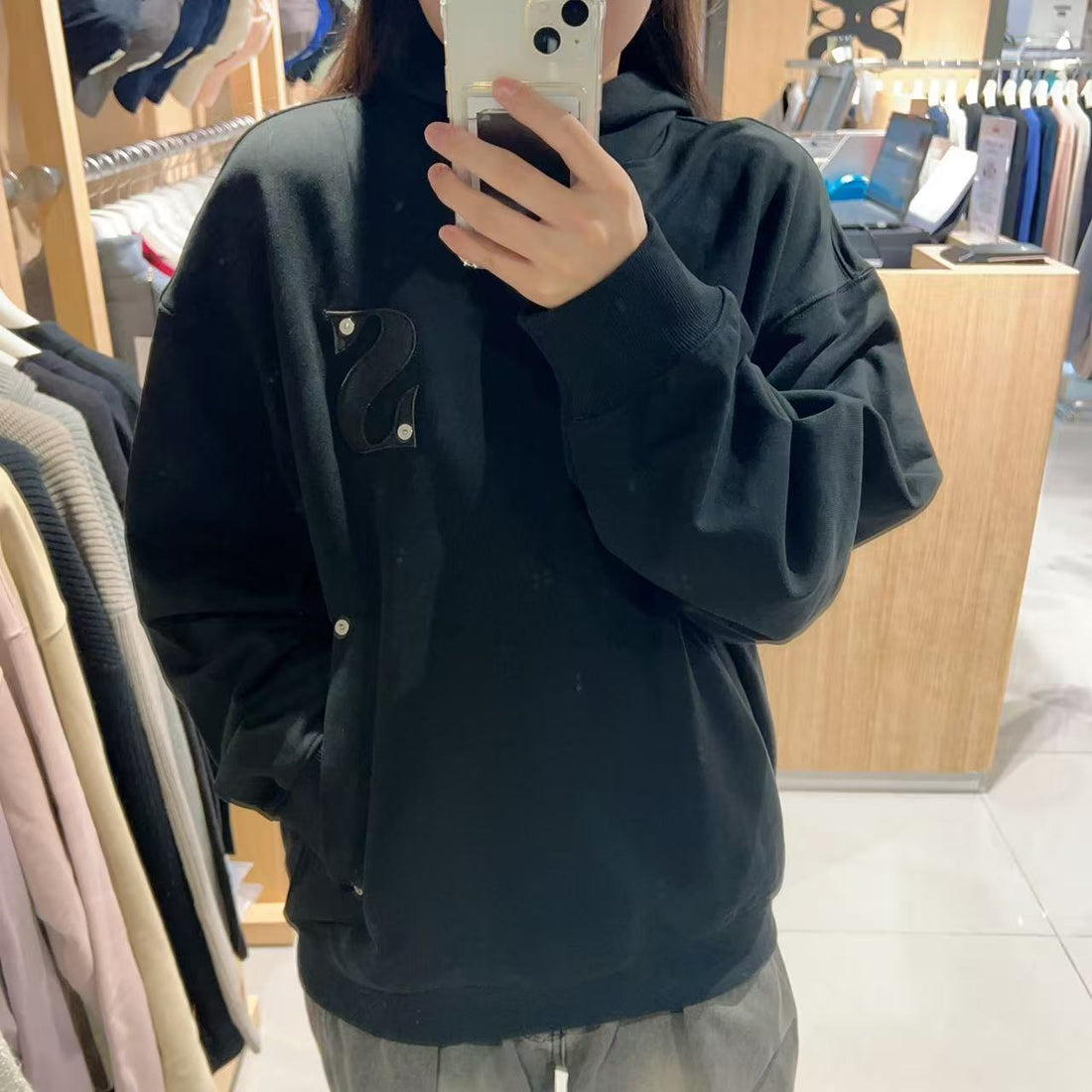 韓國 Satur Small Rivet Appliqué Pocket Logo Hoodie【SR146】