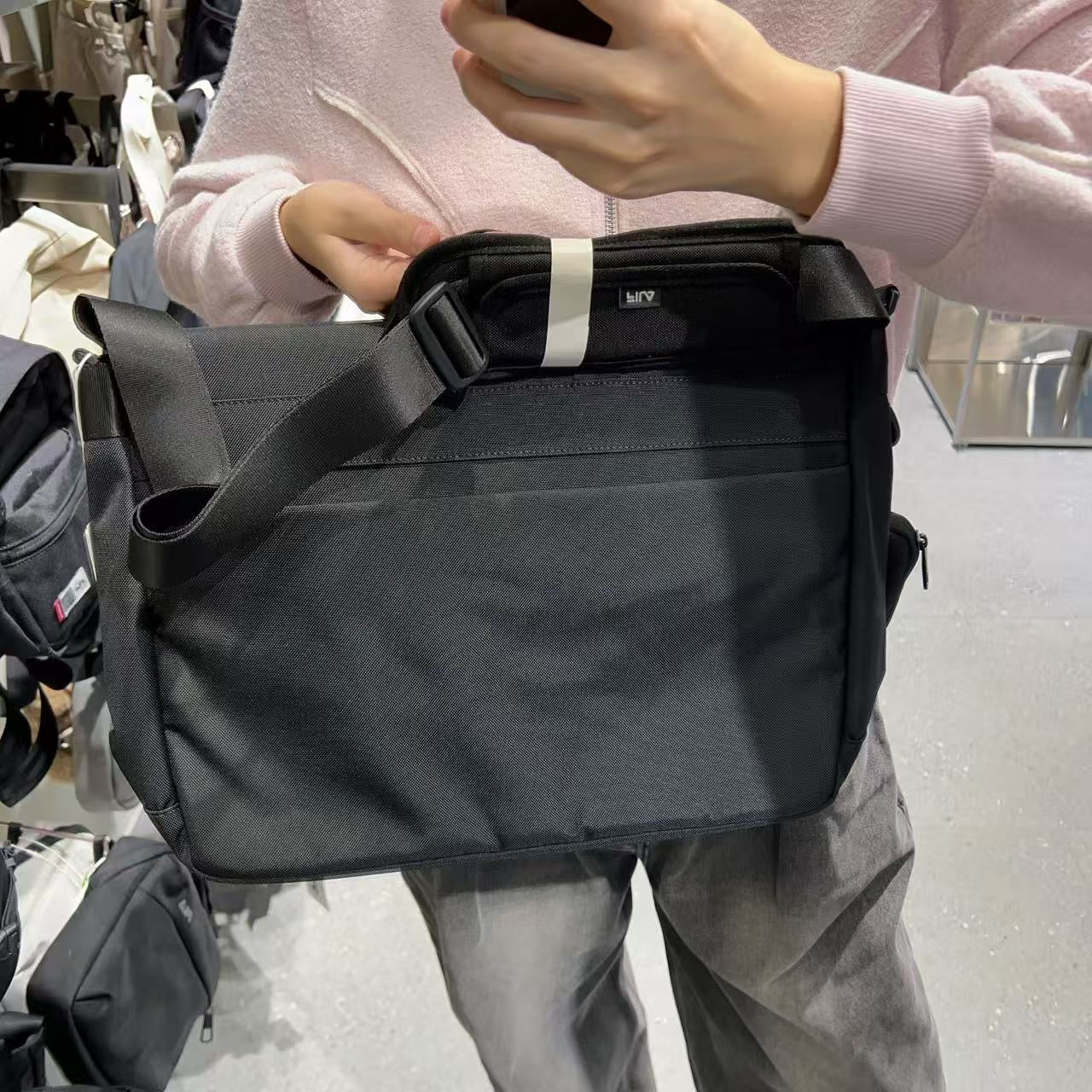 韓國 FILA Mesh Medium Messenger Bag【FA101】