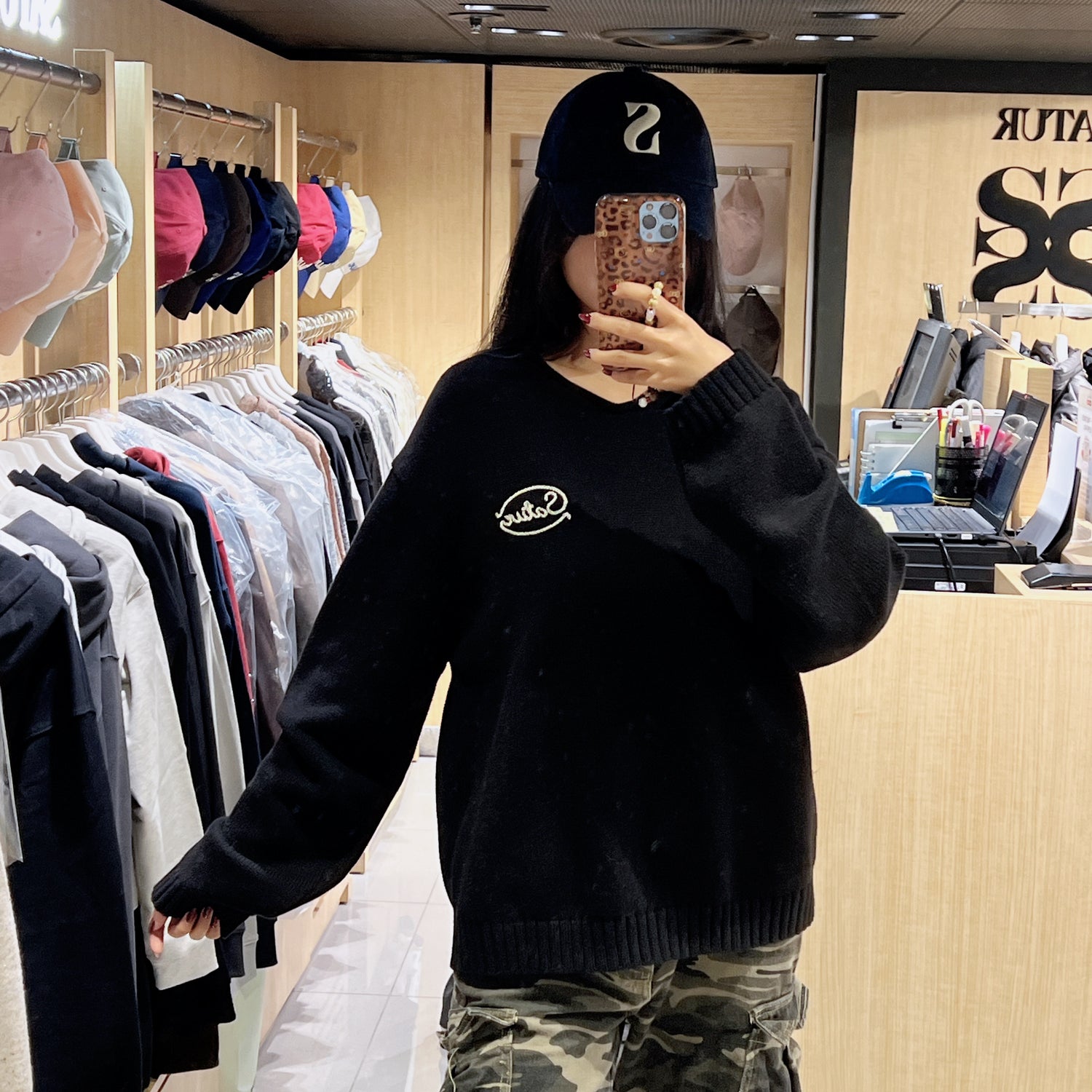 韓國 Satur Rope Logo Embroidered V-neck Knit【SR238】