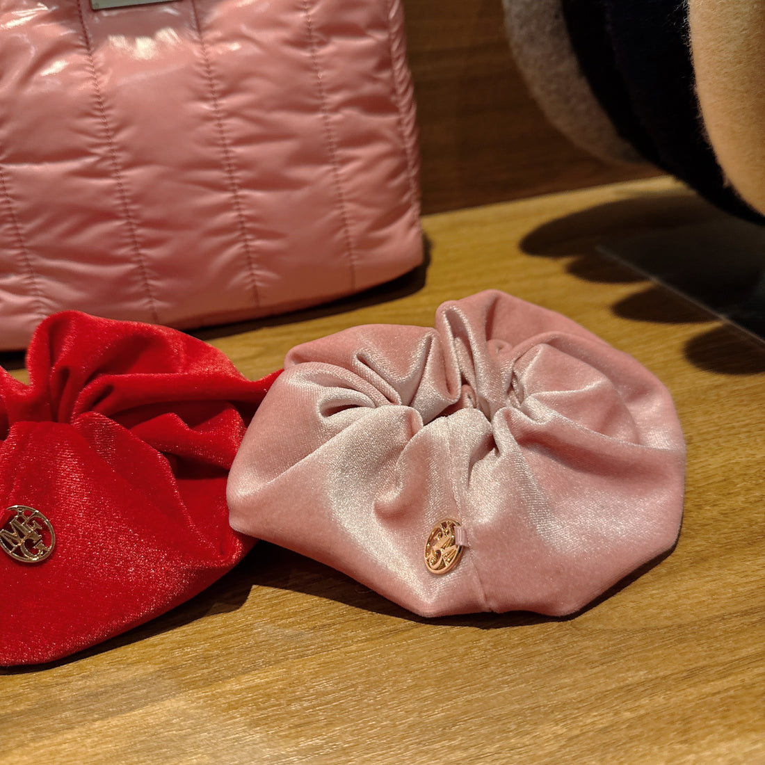 韓國 Marithe Francois Girbaud CIRCLE LOGO VELVET SCRUNCHIE【MF142】