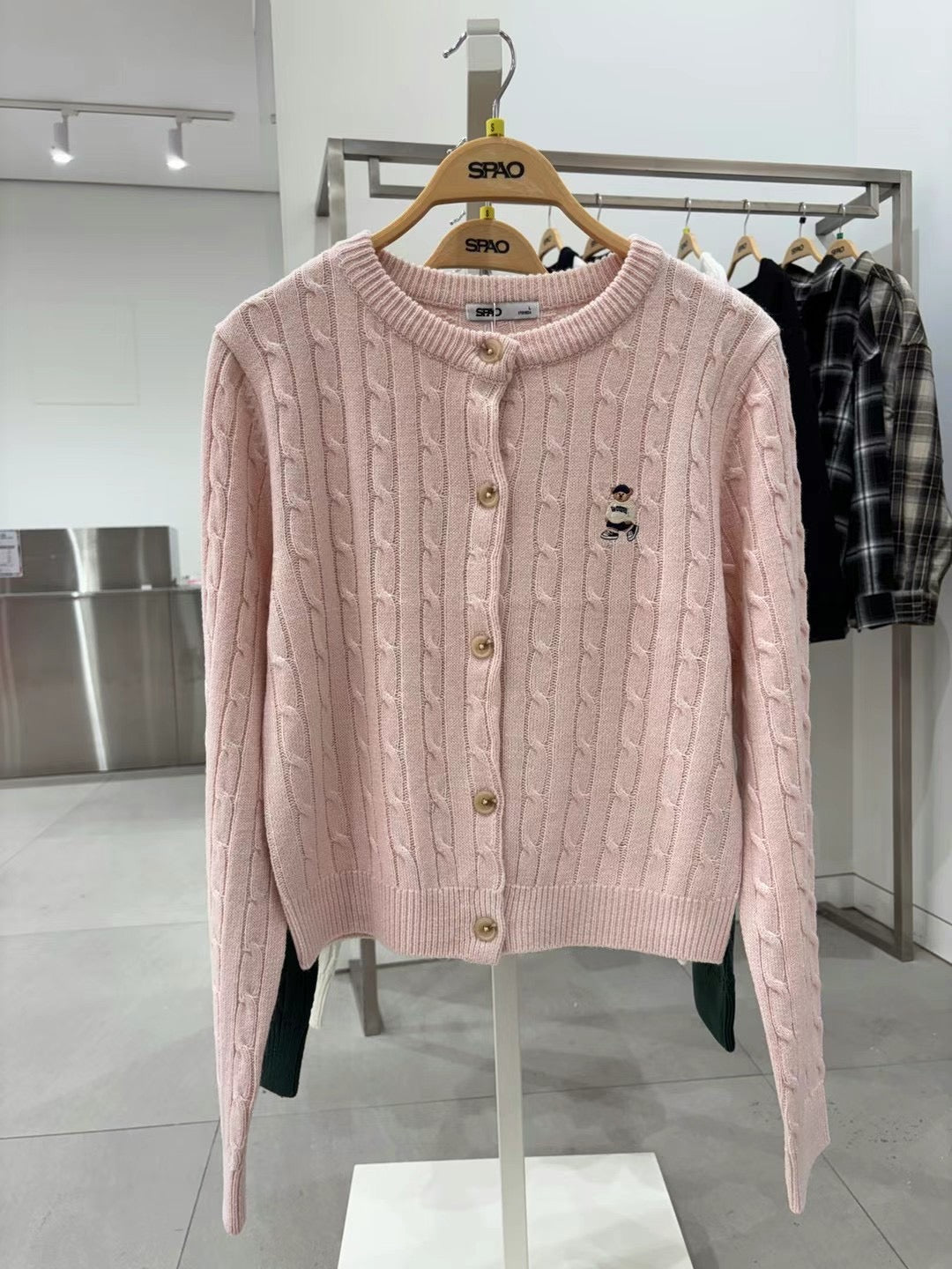 韓國 SPAO 短版絞花針織外套 - STT Mall HK 靚太網購 -- Pink / S