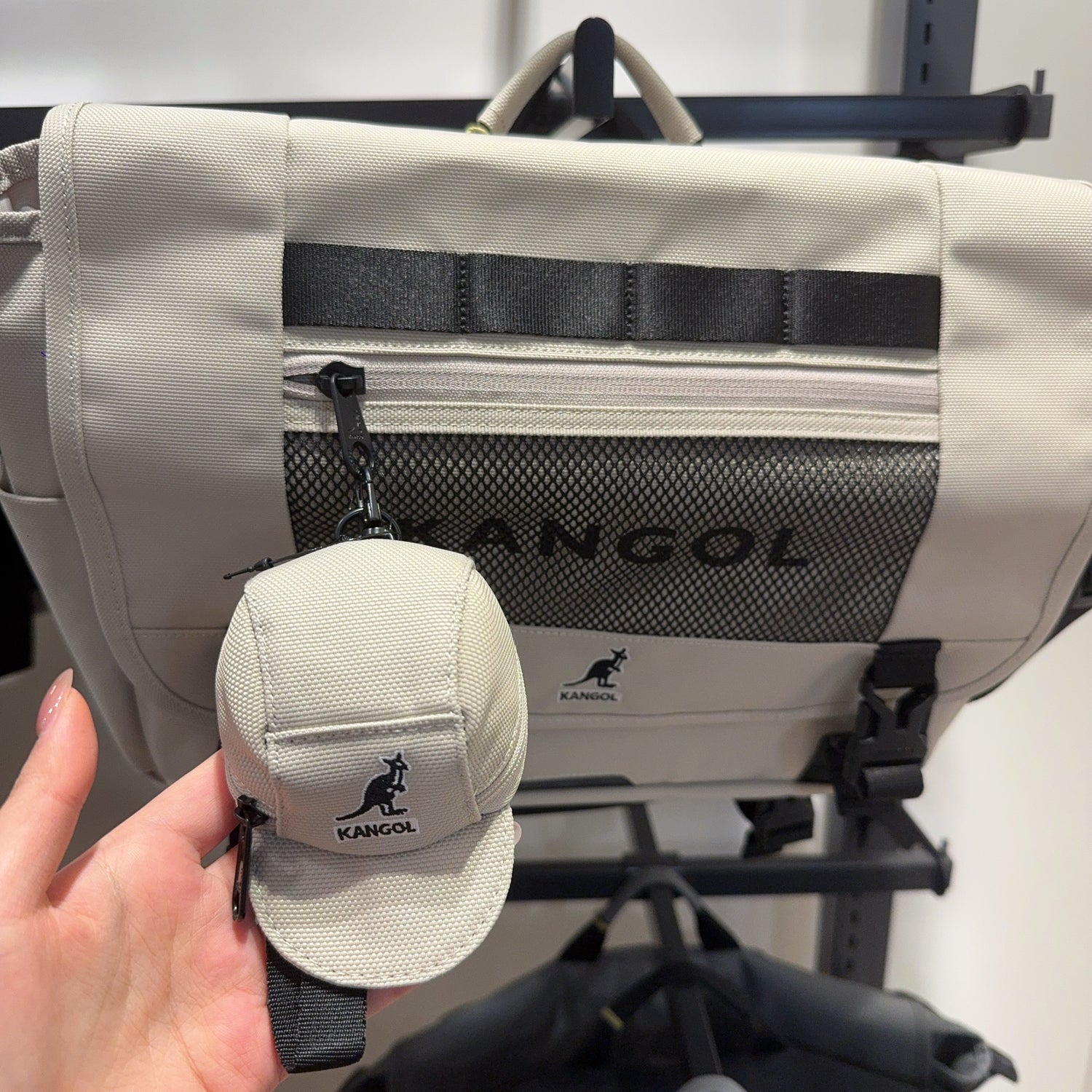 韓國 KANGOL Icon Messenger Bag【KL097】