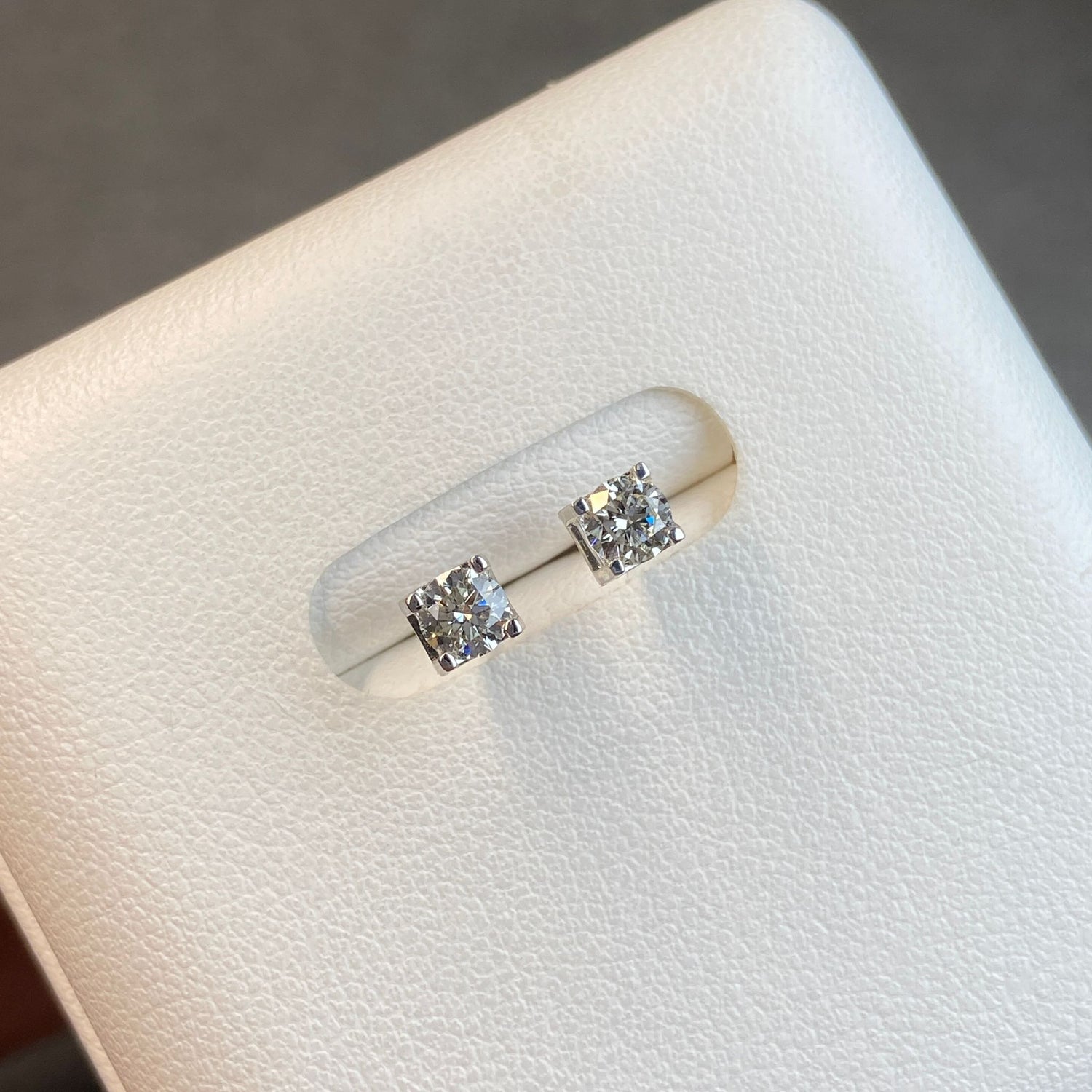 日本直送 精品牛頭方晶鑽石耳釘【JS375】