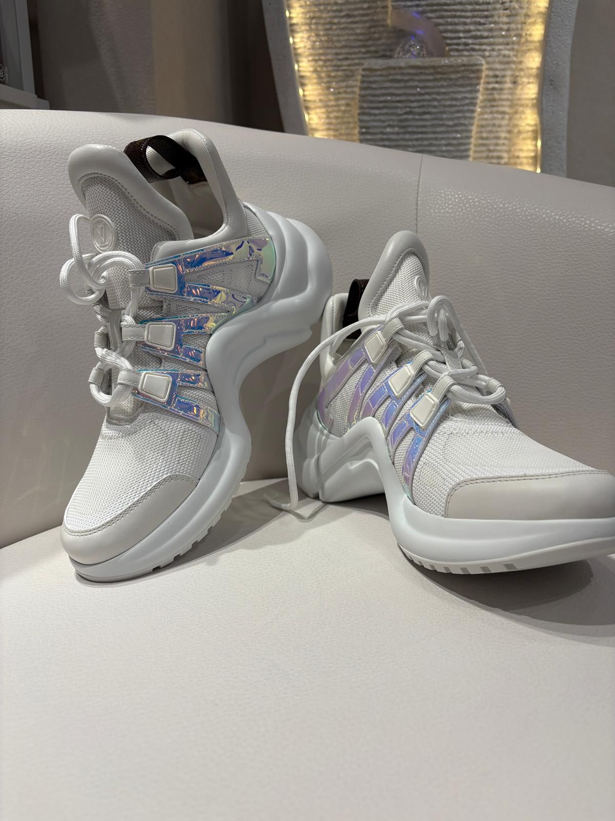 全新LV 白色厚底運動波鞋  訂金 $500 總售價 $5988【JS489】