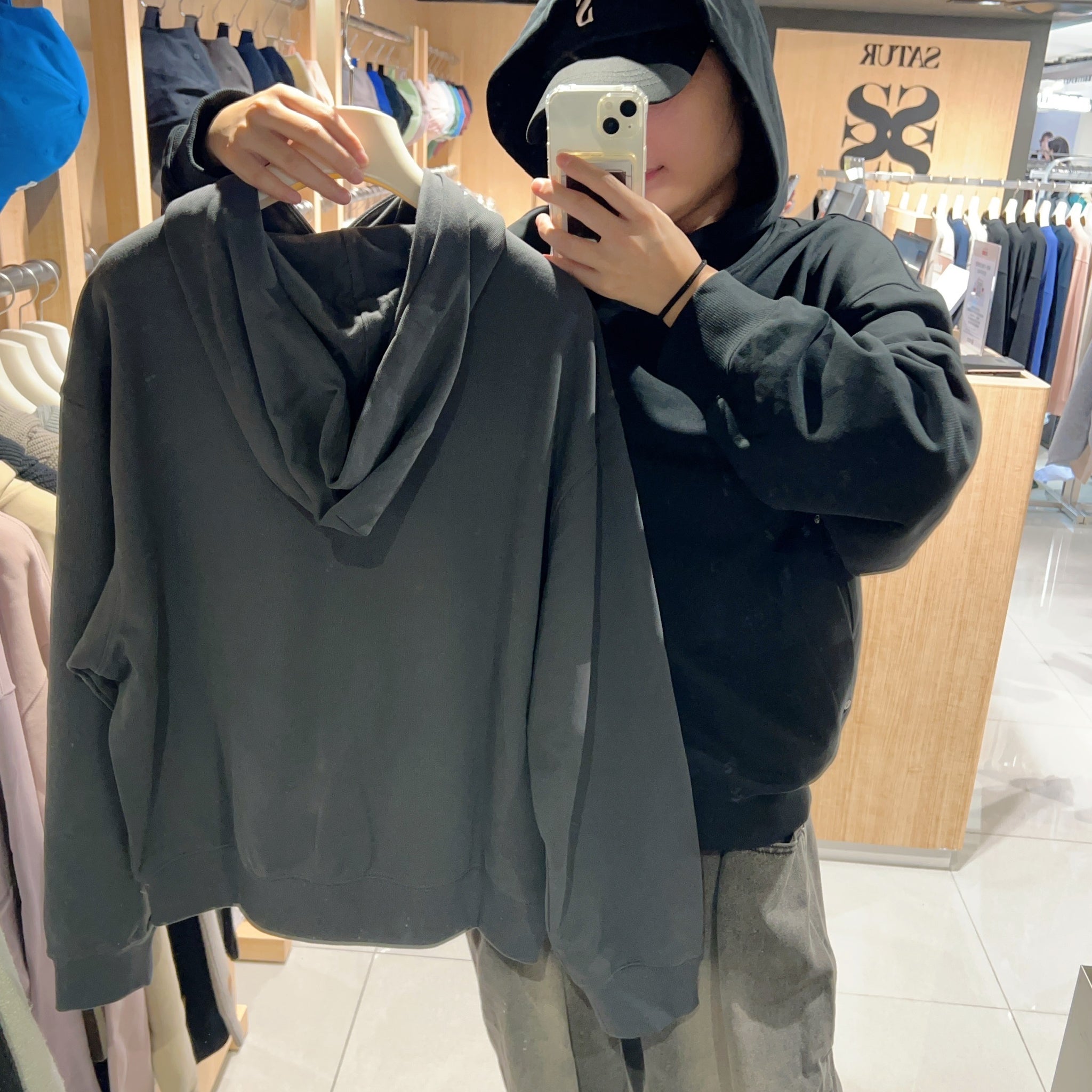 韓國 Satur Small Rivet Appliqué Pocket Logo Hoodie【SR146】
