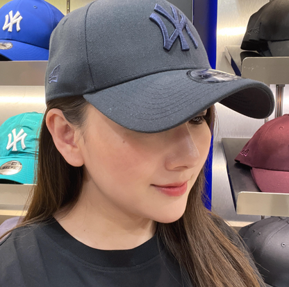 韓國 MLB New York Yankees black on black ball cap