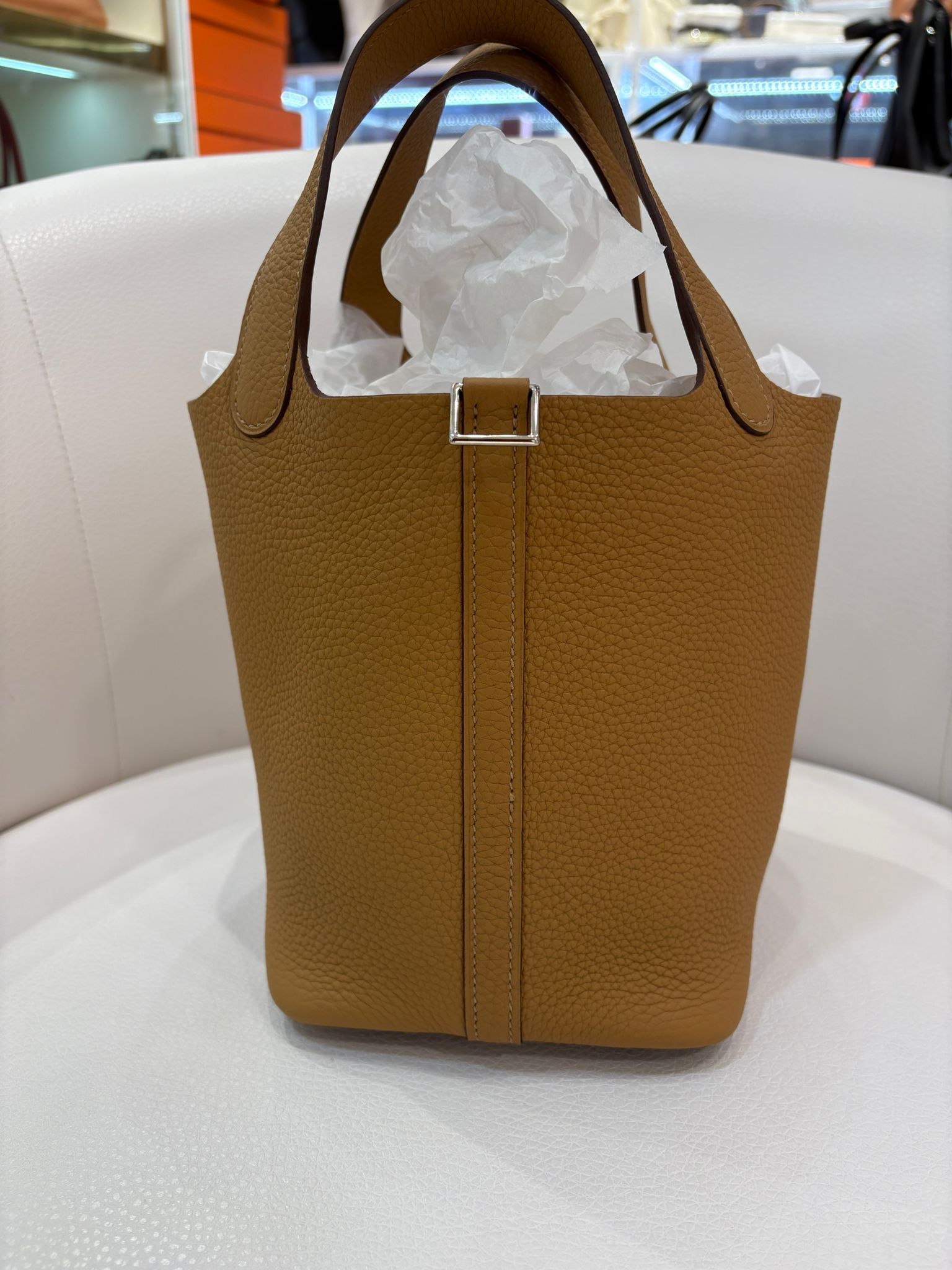 未試用品Hermes P18 餅乾色  訂金 $500 總售價 $26998【JS576】