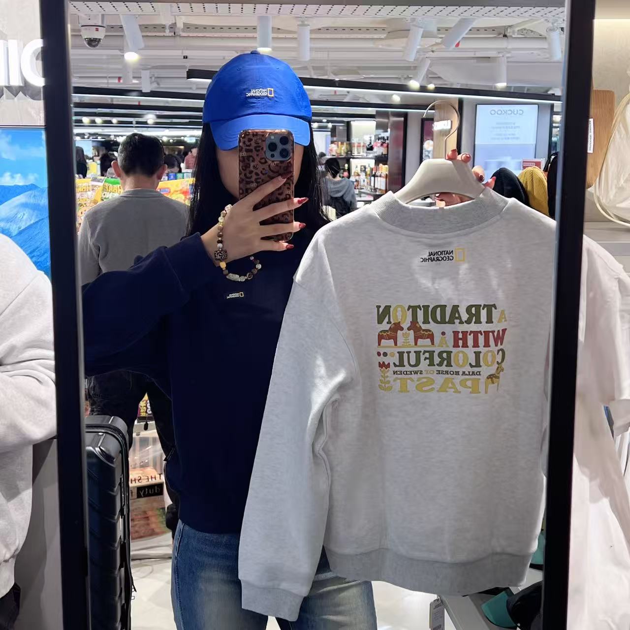 韓國 National Geographic Women's Winter Mock Neck Graphic Fleece Sweatshirt【NG138】