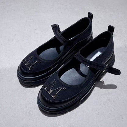 韓國 Mucent Tilia Metal Logo Point Mary Jane Shoes【MU153】