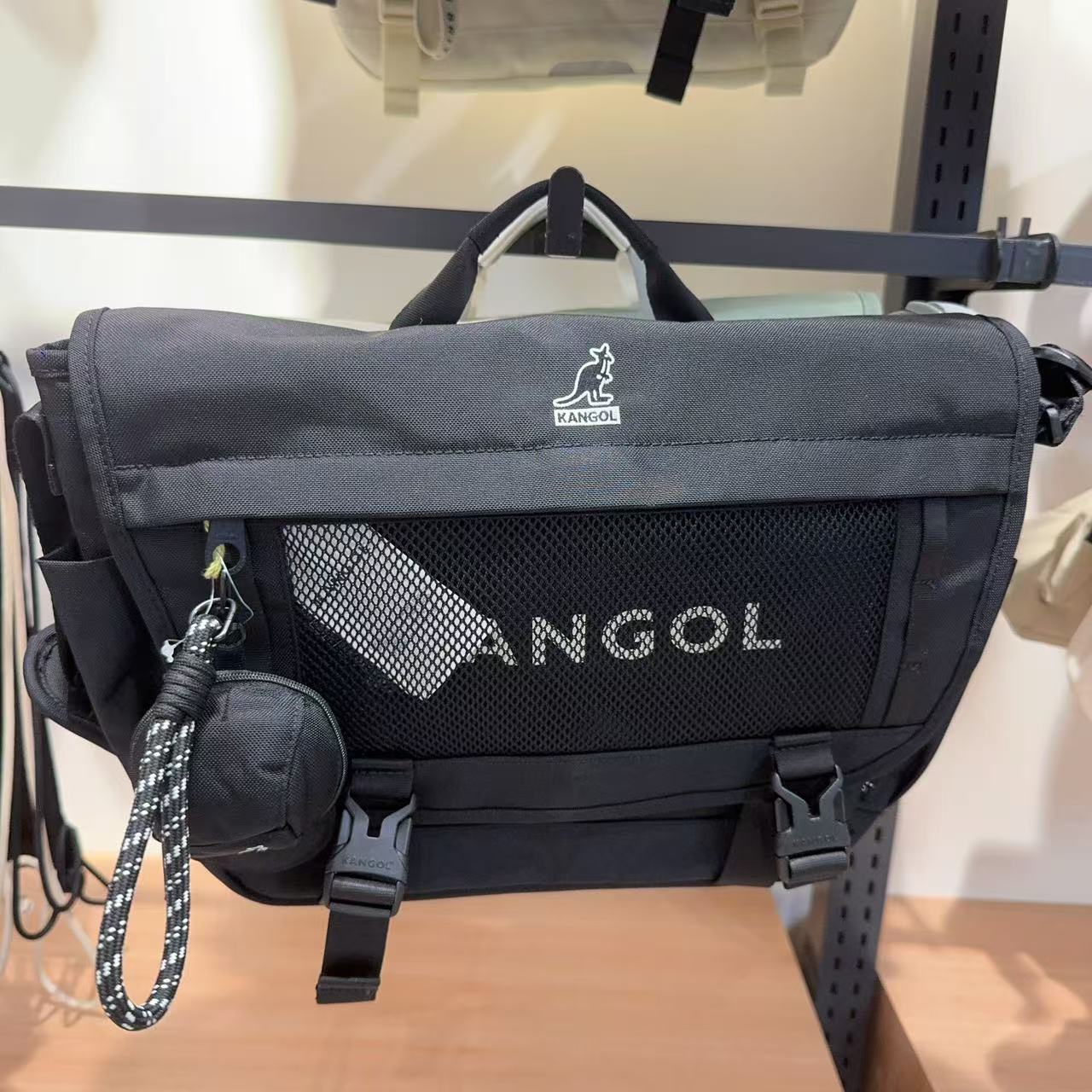 韓國 KANGOL Icon Alpha Messenger Bag【KL095】