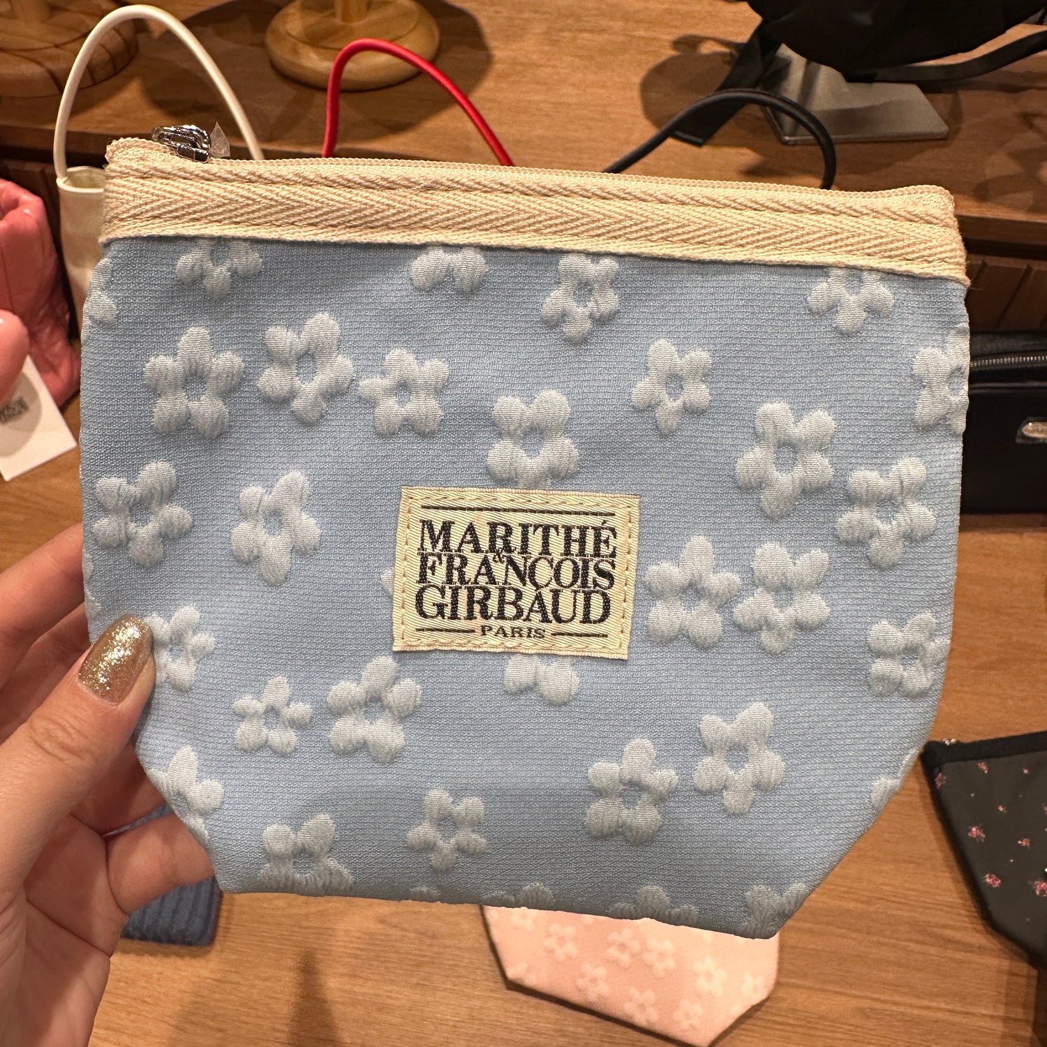 韓國 Marithe Francois Girbaud CLASSIC LOGO EMBO FLOWER POUCH 【MF318】