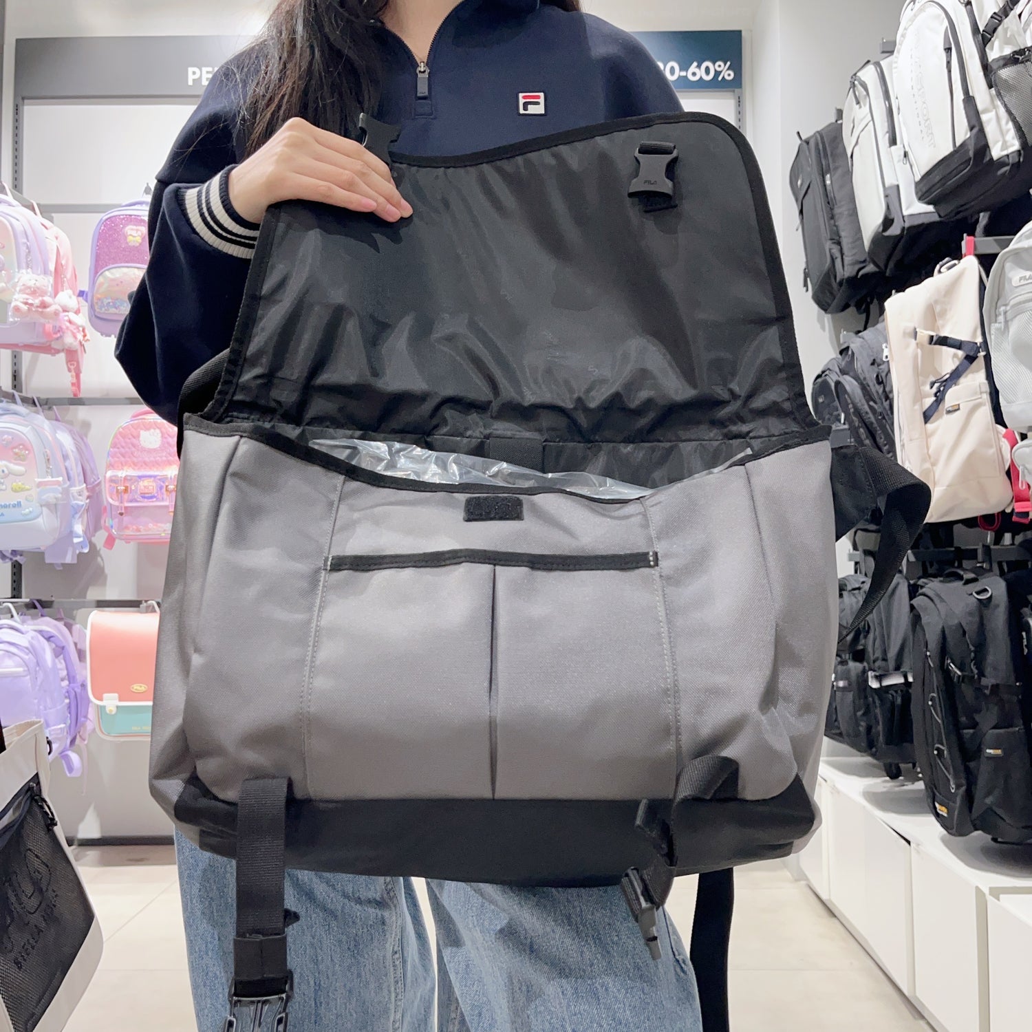 韓國 FILA Hidden Glow Messenger Bag【FA067】