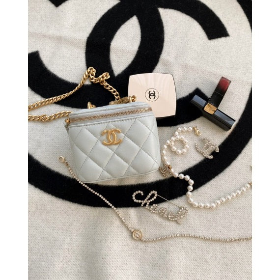 【Brand New】Chanel 山茶花金扣連鏡小盒子 (灰藍色)(可調節長短) (訂金$500，總售價為 $16,888) 【ST002】