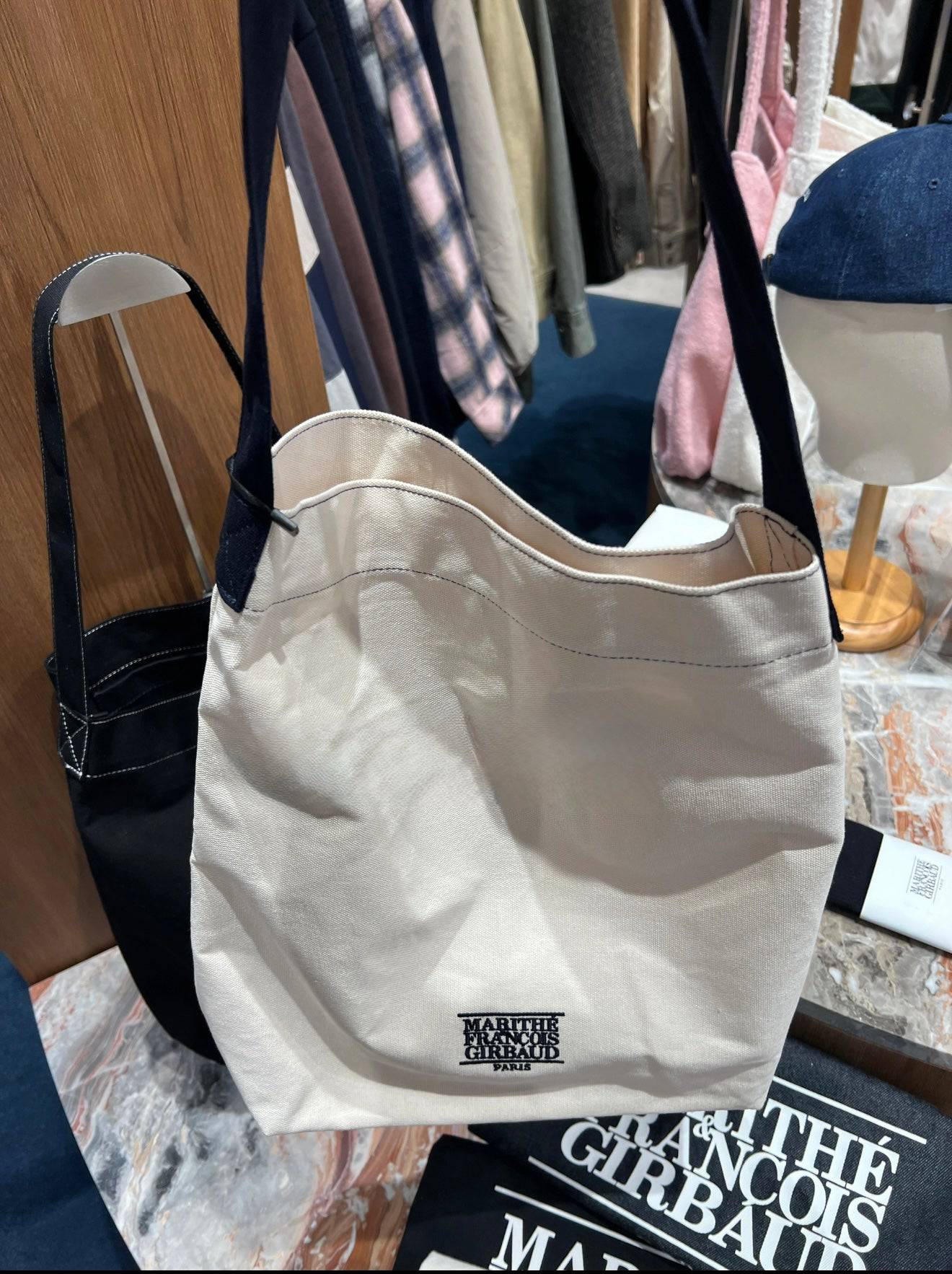 韓國 Marithe Francois Girbaud CLASSIC LOGO BUCKET BAG 【MF019】 - STT Mall HK 靚太網購