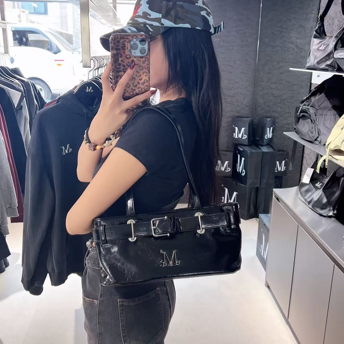 韓國 Mucent Centric Metal Logo Front Belted Leather Shoulder Bag【MU093】