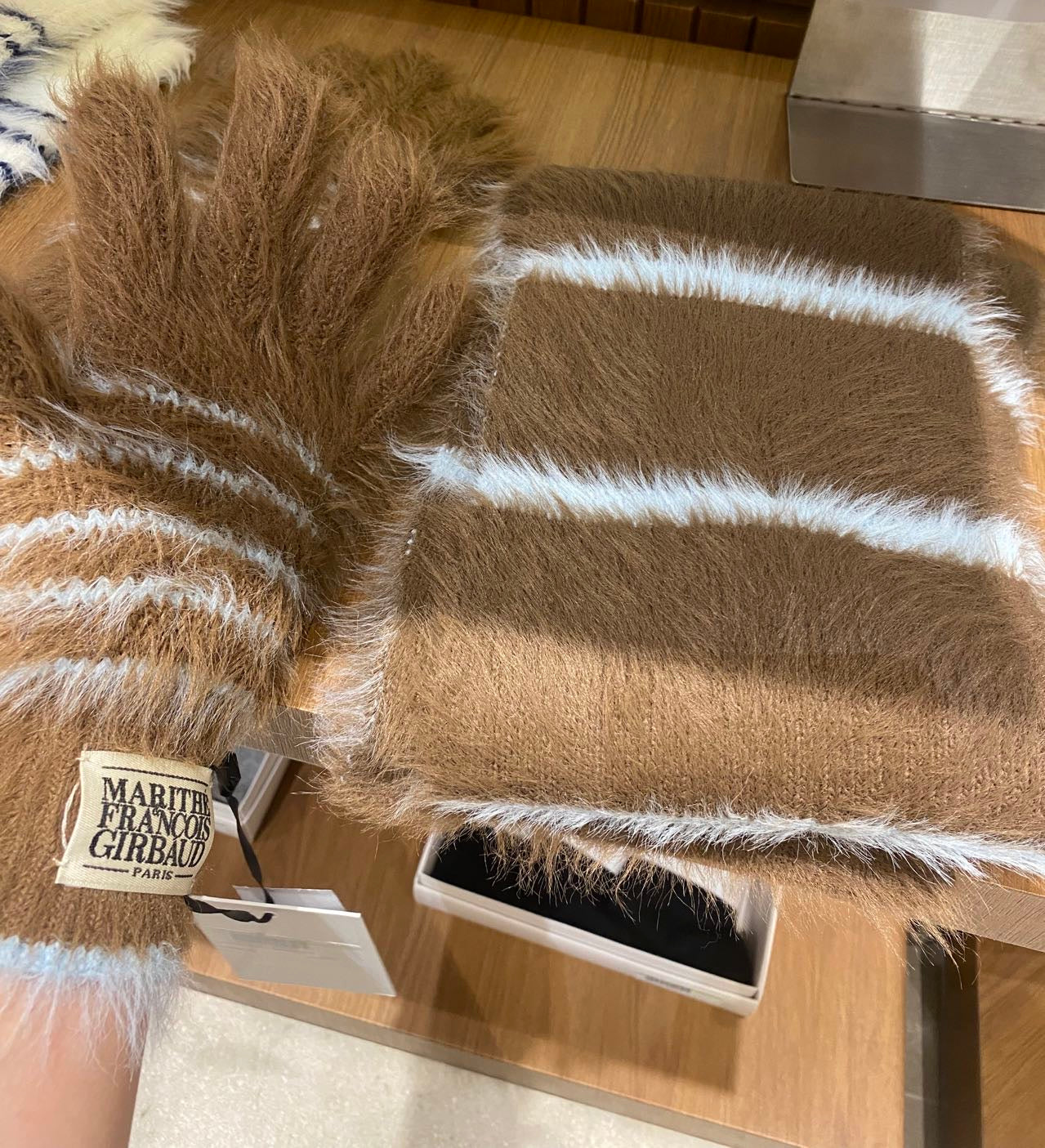 韓國 Marithe Francois Girbaud CLASSIC LOGO FLUFFY MUFFLER【MF040】 - STT Mall HK 靚太網購