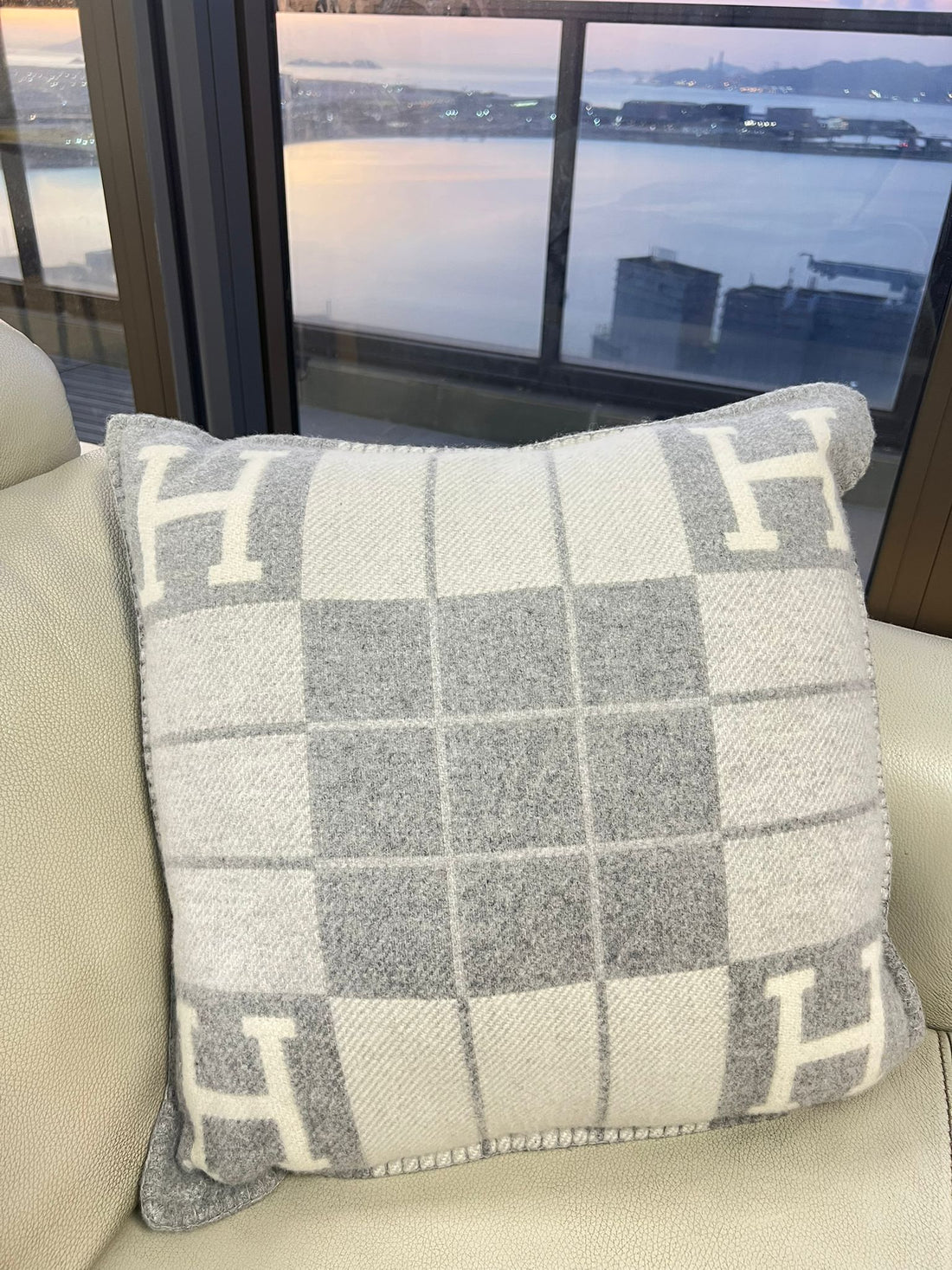 【Preloved】Hermes 淺灰色大咕𠱸 (一套兩個,不拆散) (訂金$3000,總售價為 $9,888)【ST020】