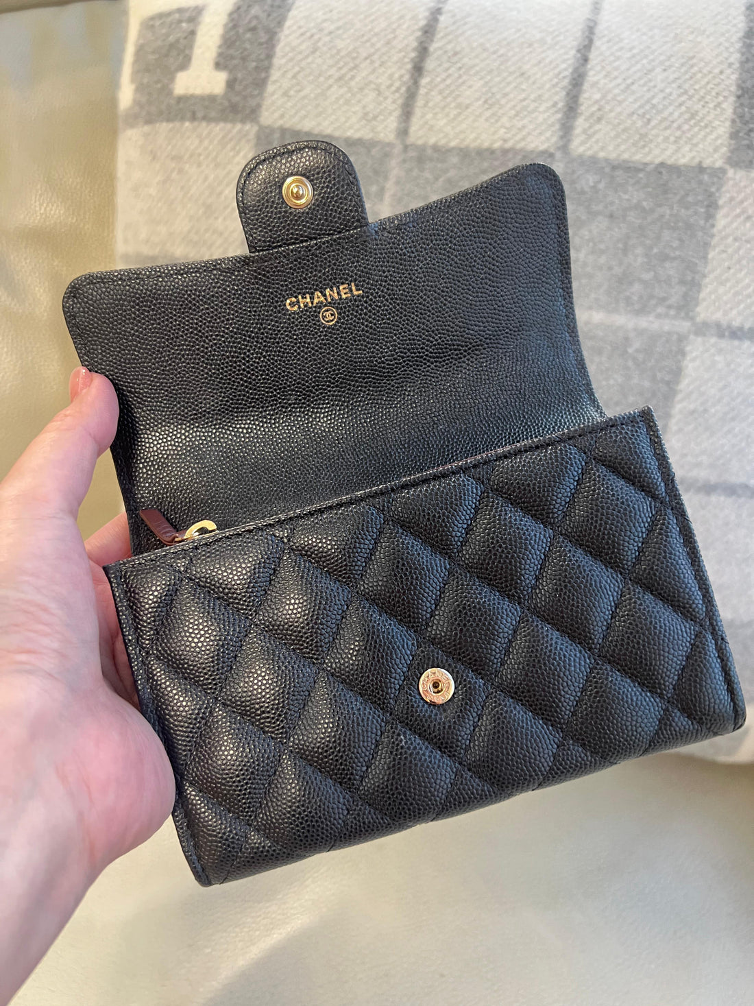 【Preloved】Chanel 黑色荔枝皮銀包 (訂金$500，總售價為 $6,200)【ST025】