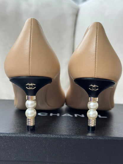 【Brand New】Chanel 經典色珍珠高跟鞋 (Size : 36 正碼) (訂金$500，總售價為 $4,100)【ST038】