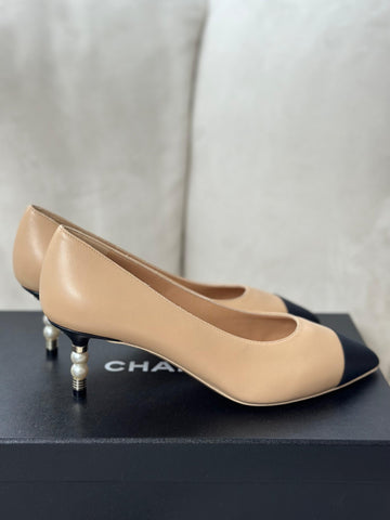 【Brand New】Chanel 經典色珍珠高跟鞋 (Size : 36 正碼) (訂金$500，總售價為 $4,100)【ST038】