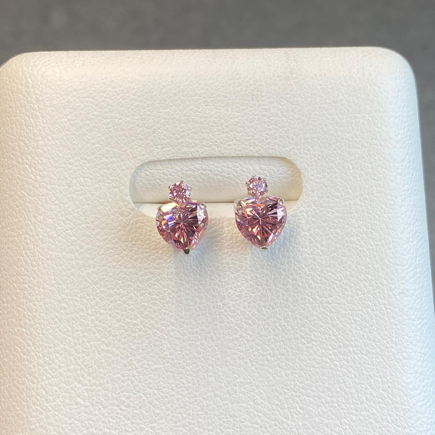 日本直送 粉色桃心莫桑鑽金耳釘【JS381】