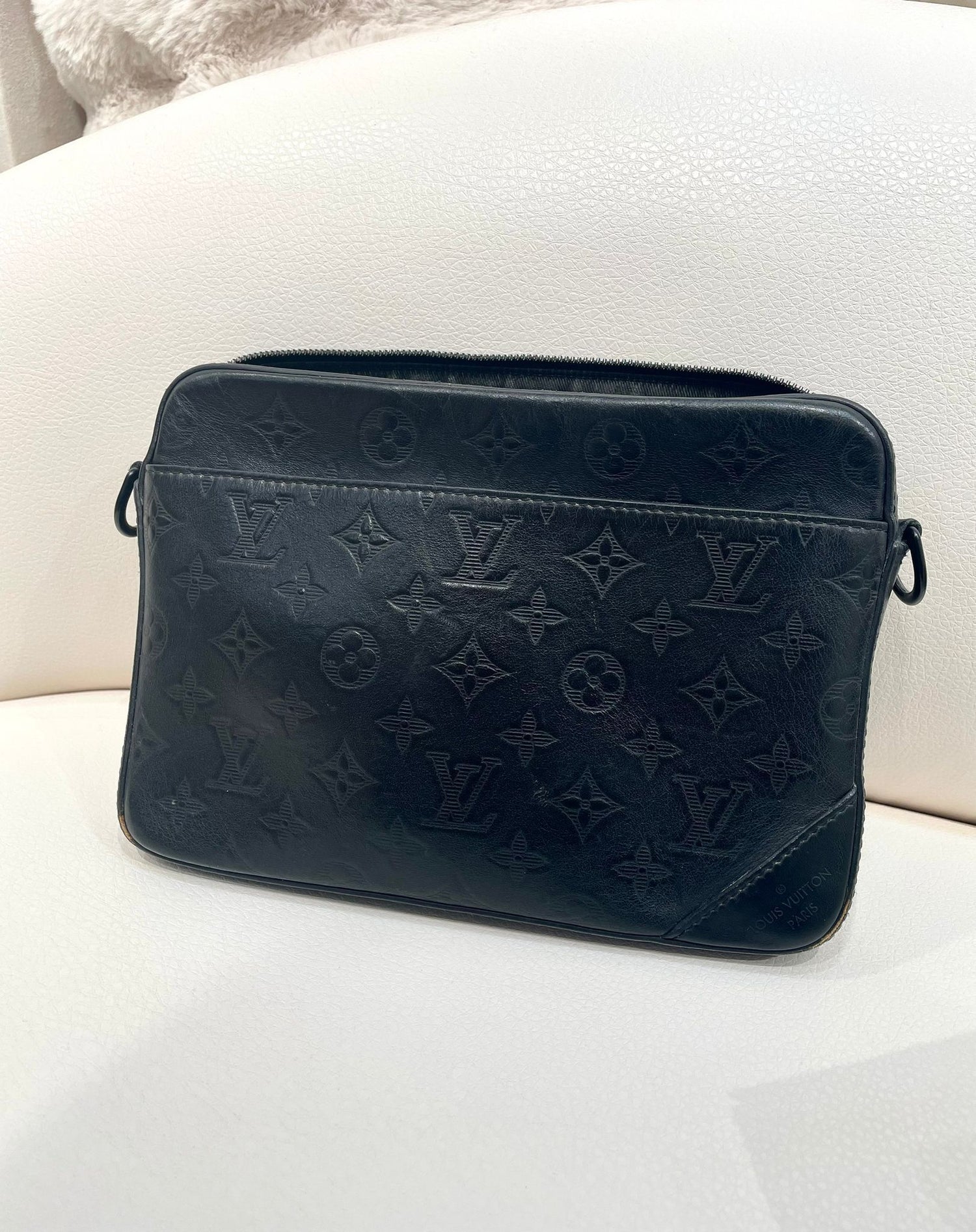 二手黑色LV郵差包  訂金 $500 總售價 $6998【JS572】