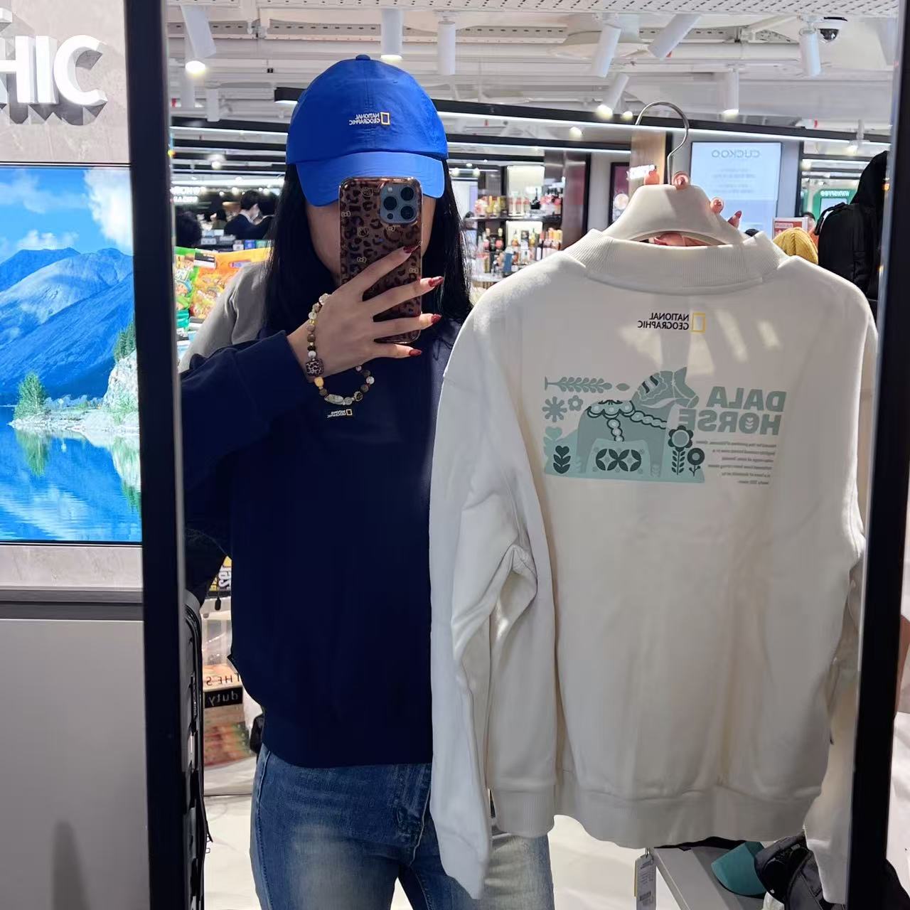 韓國 National Geographic Women's Winter Mock Neck Graphic Fleece Sweatshirt【NG138】