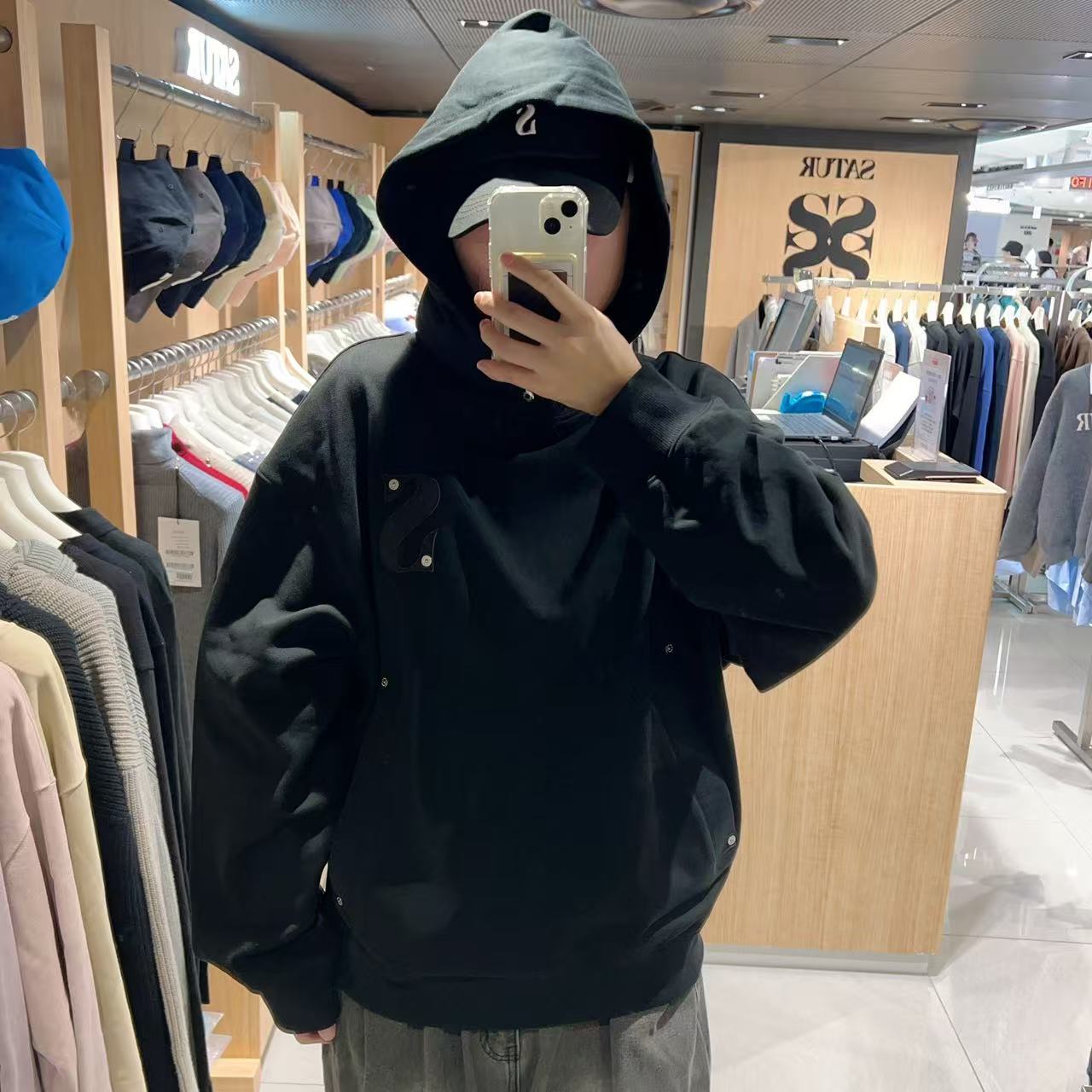 韓國 Satur Small Rivet Appliqué Pocket Logo Hoodie【SR146】