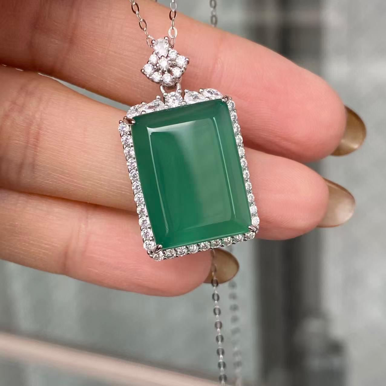 日本直送 滿綠玉髓無事牌項鍊【JS347】