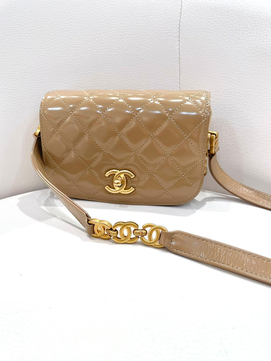 二手CHANEL  cc 扣 馬鞍包  訂金 $500 總售價 $17880【JS550】