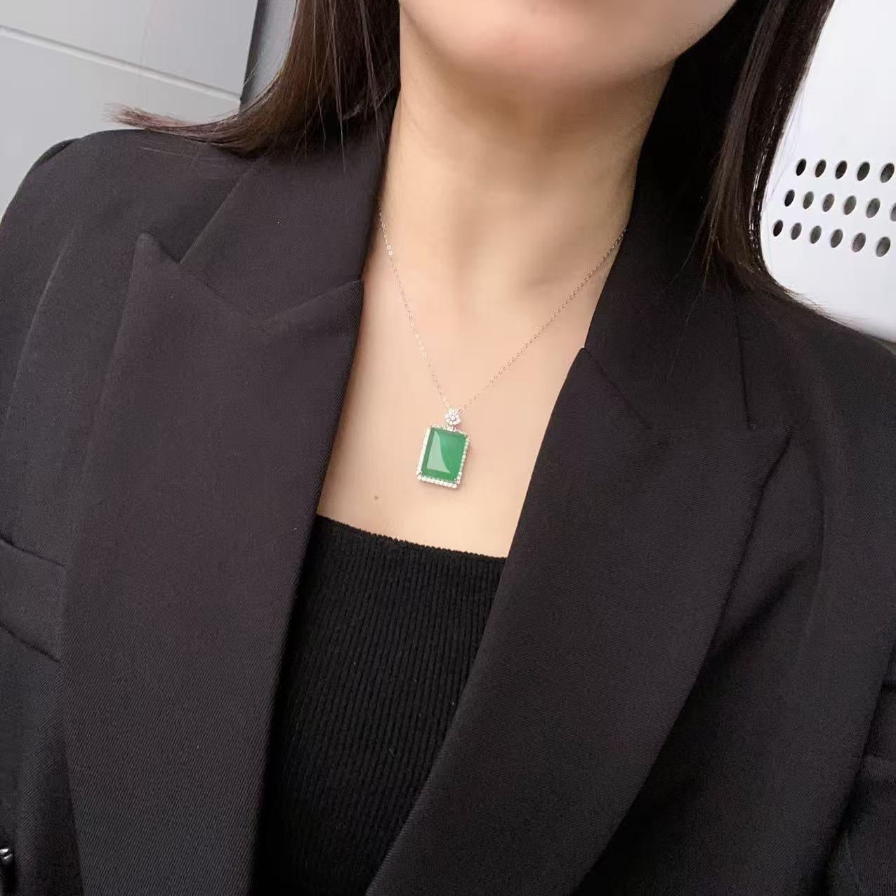 日本直送 滿綠玉髓無事牌項鍊【JS347】