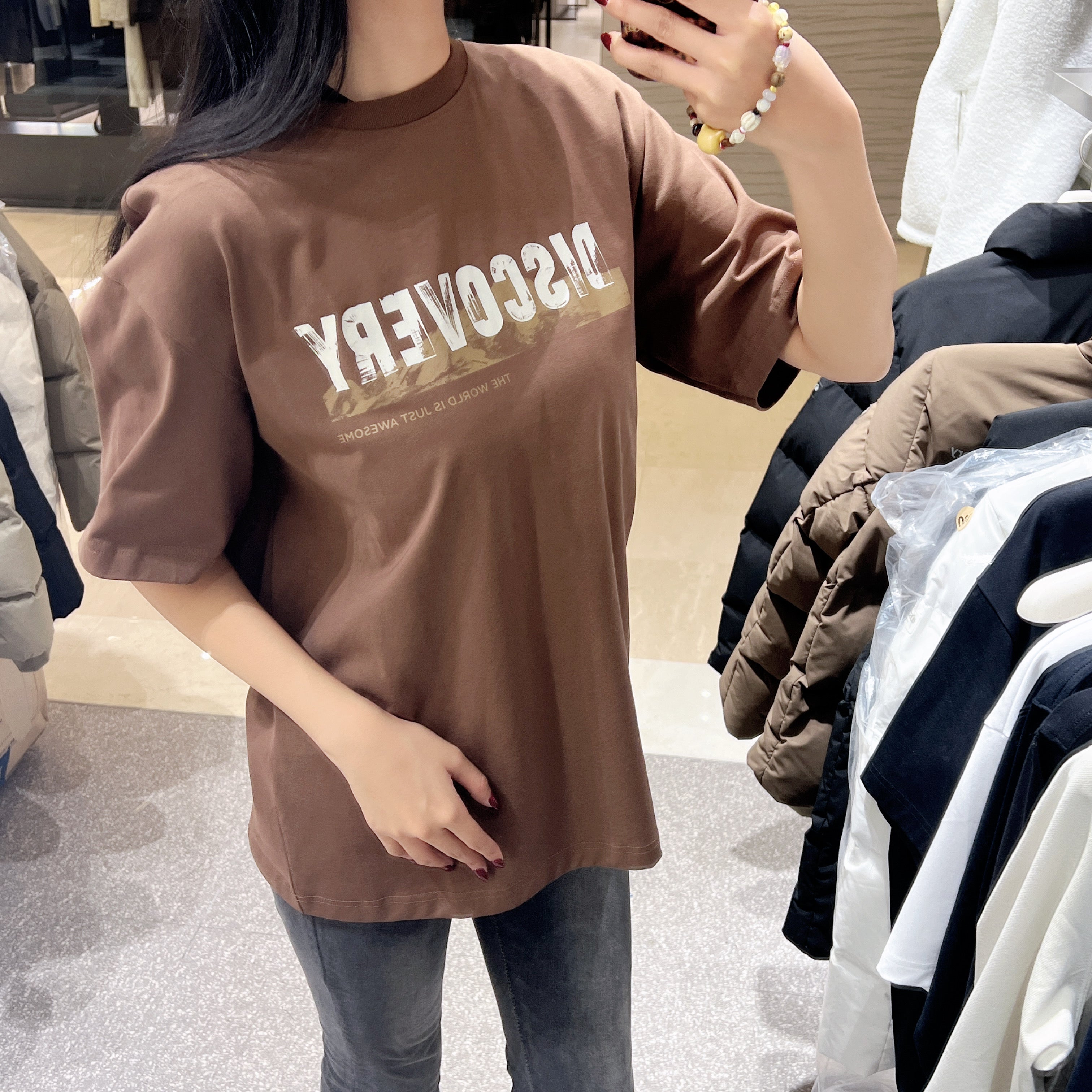 韓國 Discovery Logo-deformed graphic short-sleeved T-shirt【DY104】