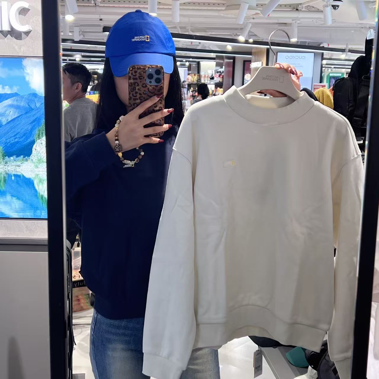 韓國 National Geographic Women's Winter Mock Neck Graphic Fleece Sweatshirt【NG138】