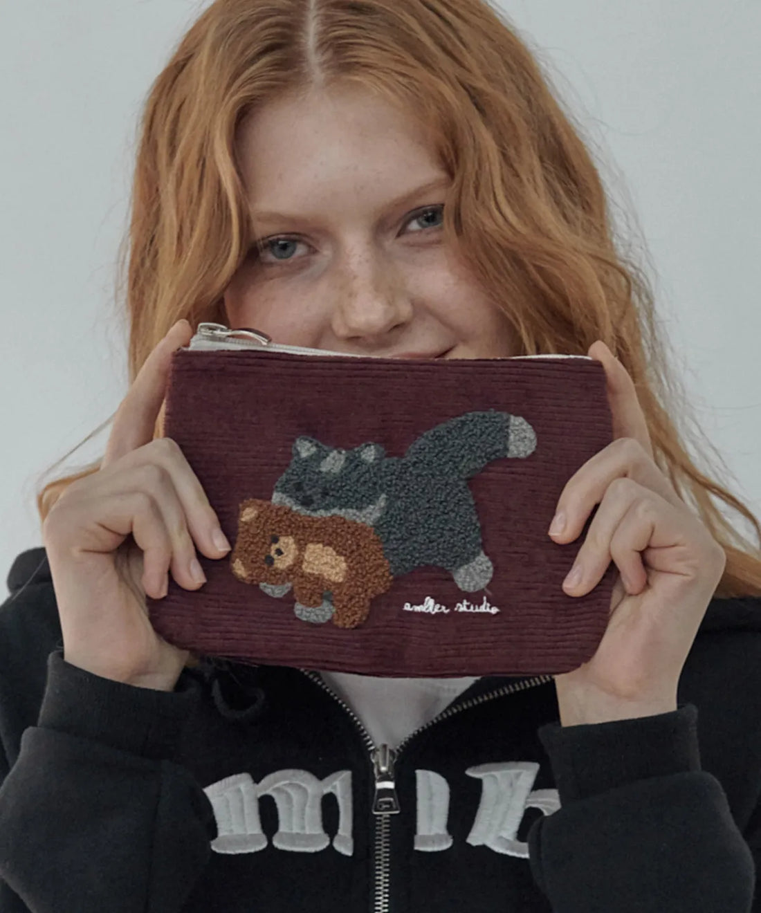 韓國 Ambler Cat biting Little Bear Corduroy Pouch【AR111】