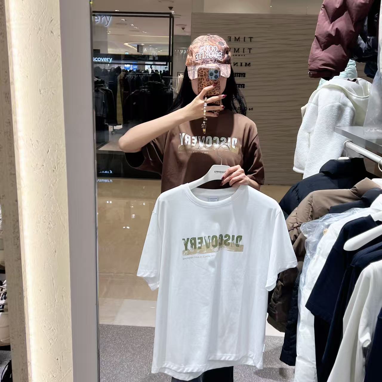 韓國 Discovery Logo-deformed graphic short-sleeved T-shirt【DY104】