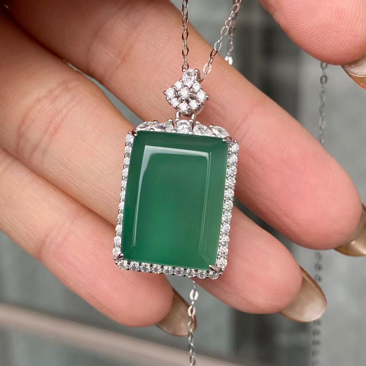 日本直送 滿綠玉髓無事牌項鍊【JS347】