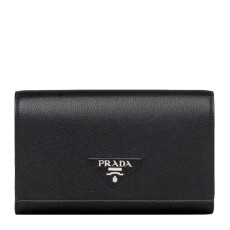 Prada 長身啪鈕款銀包