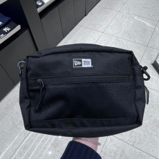 New Era Shoulder Pouch (Black) [韓國連線 D]‎