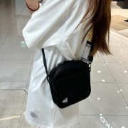 New Era No.15 Square Shoulder Pouch [韓國連線 D]‎