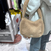 Wacky Willy No.4 Women's Flowy Fleece Hobo Bag [韓國連線D]