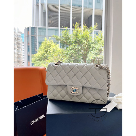 Chanel Classic Handbag 連禮盒 (淺灰色拼淡金扣)