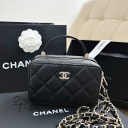 Chanel 迷你連鏡長鍊袋連禮盒 (黑色淡金扣)