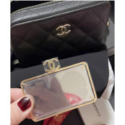 Chanel 迷你連鏡長鍊袋連禮盒 (黑色淡金扣)