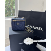 Chanel 粒紋小牛皮連鏡小盒子 連禮盒 (深藍色拼淡金色Logo)